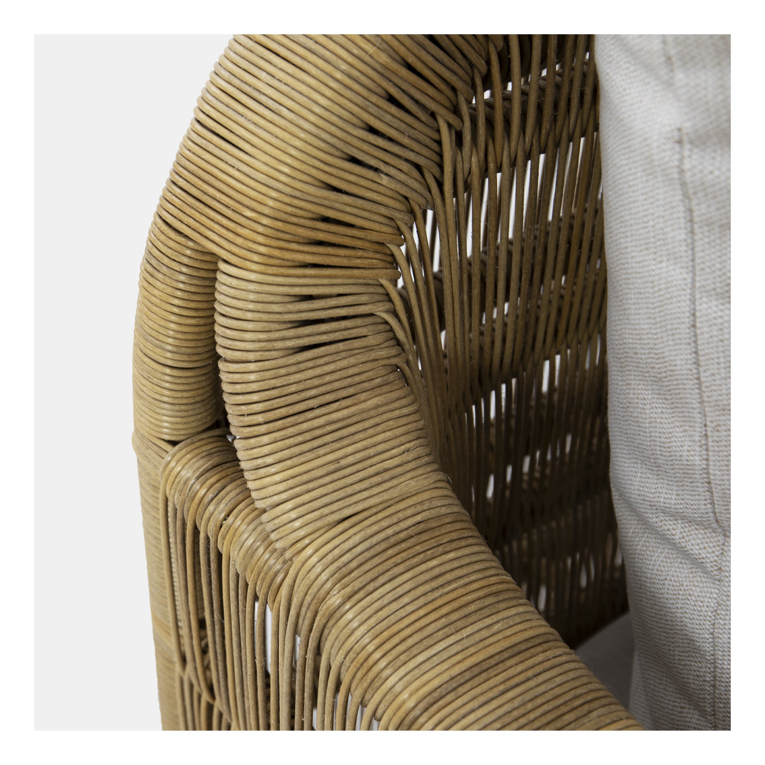 CHESTER LOUNGE CHAIR