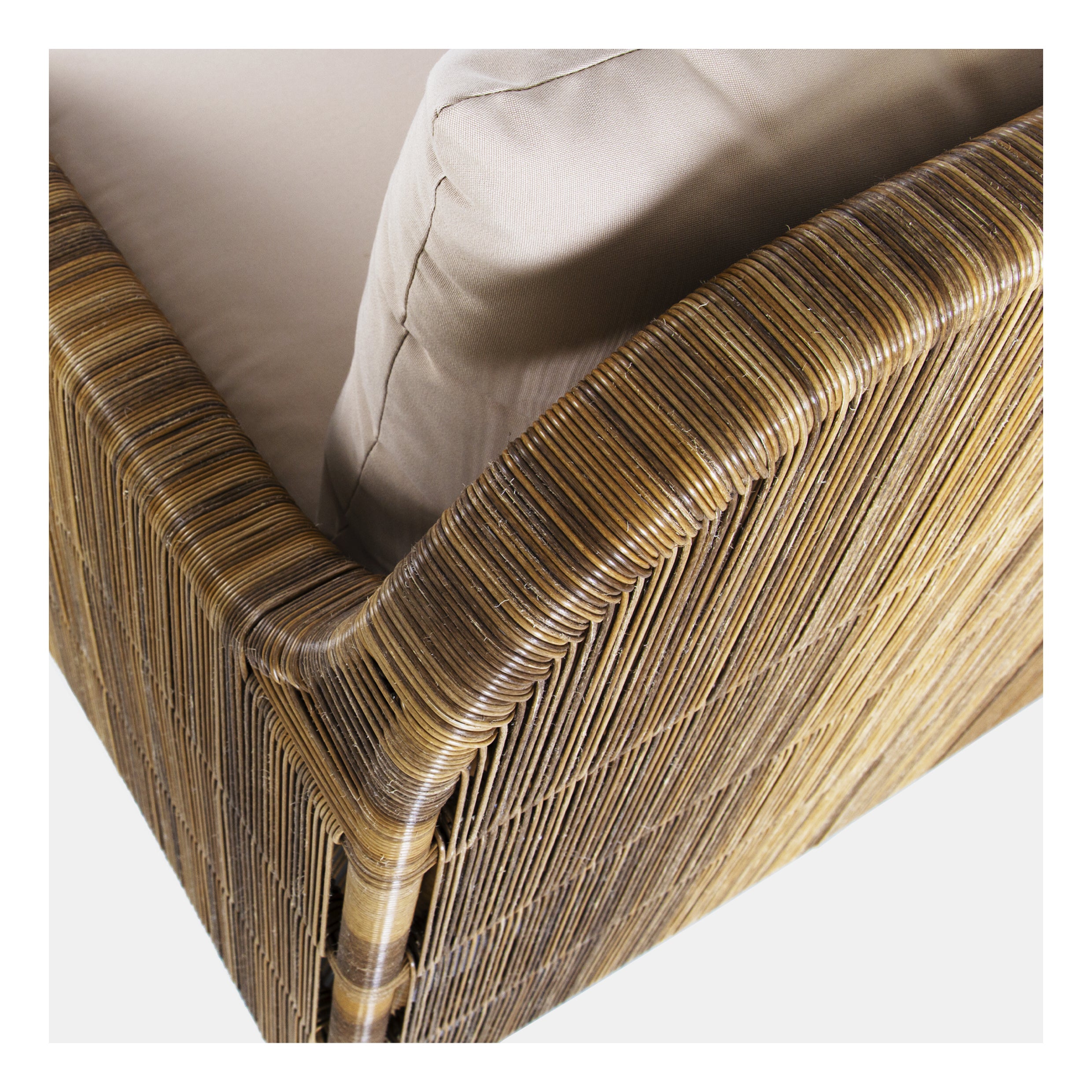 CHESTER LOUNGE CHAIR