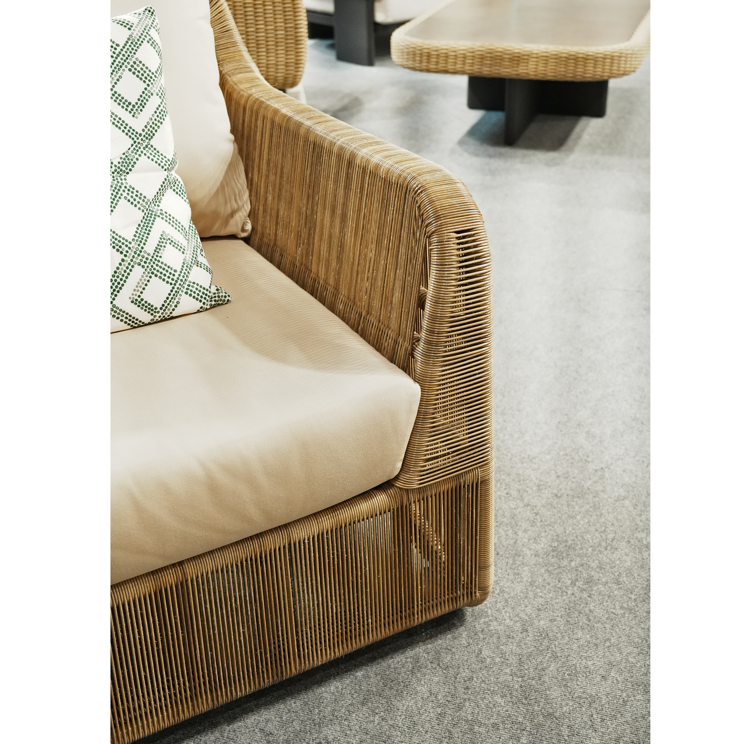 CHESTER LOUNGE CHAIR