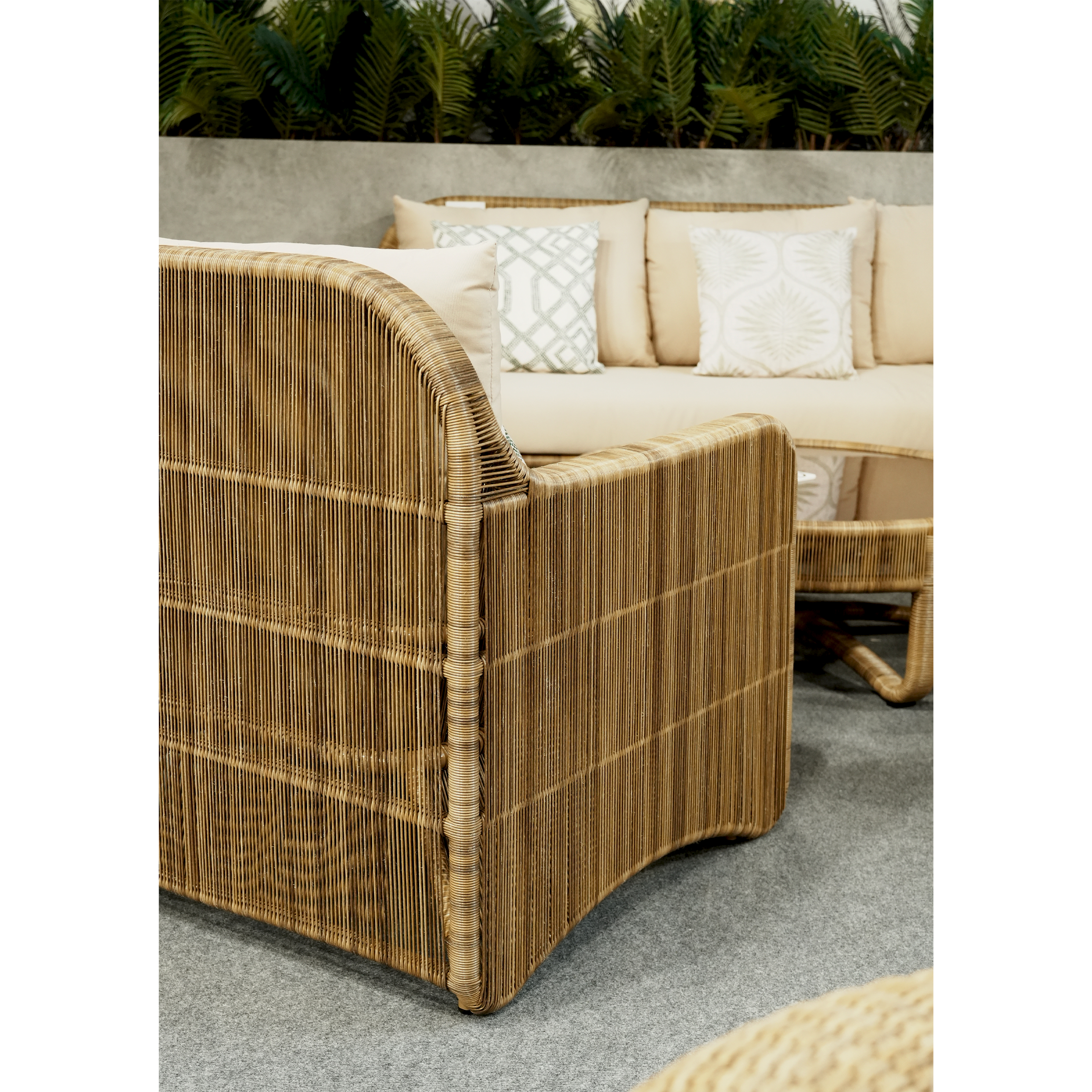 CHESTER LOUNGE CHAIR