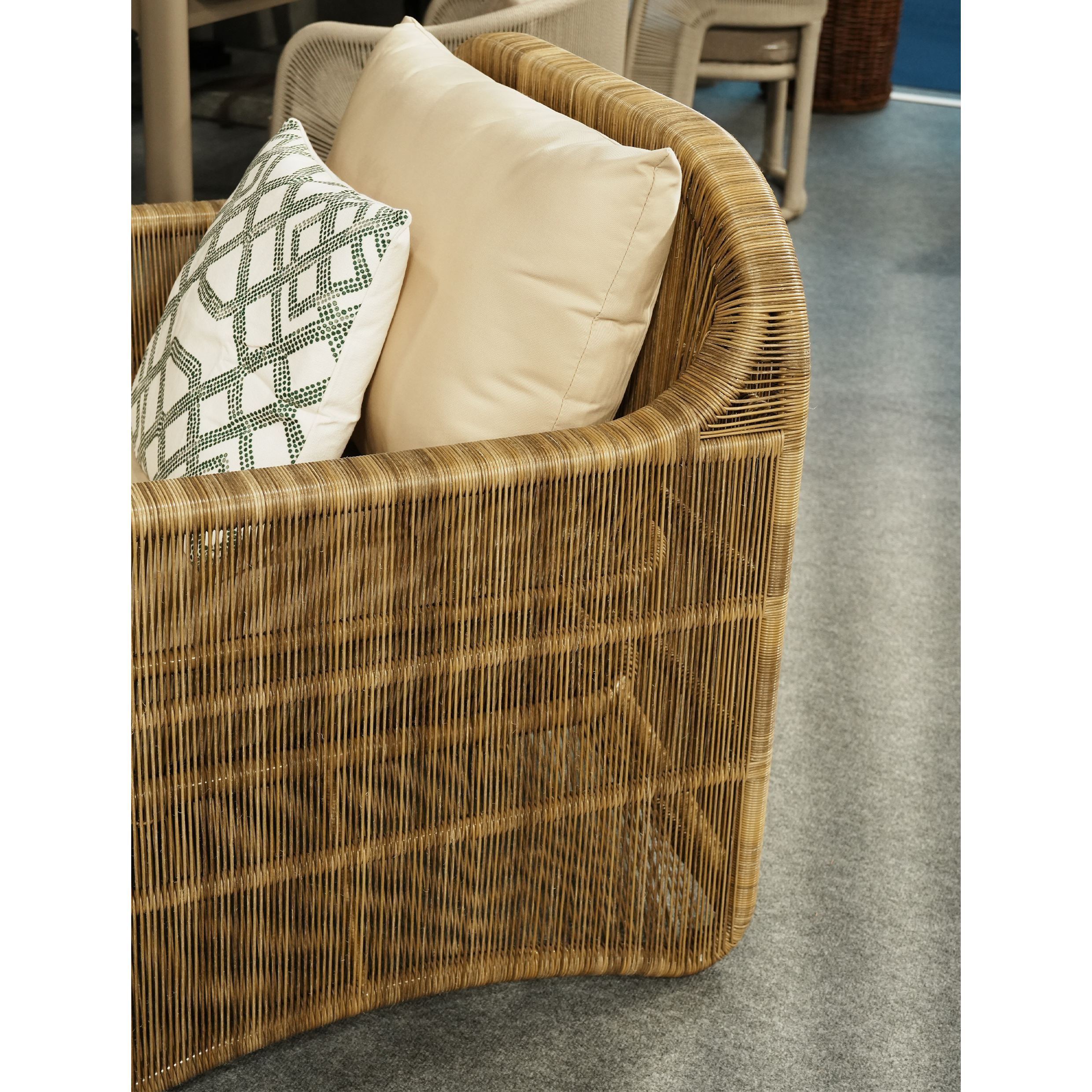 CHESTER LOUNGE CHAIR