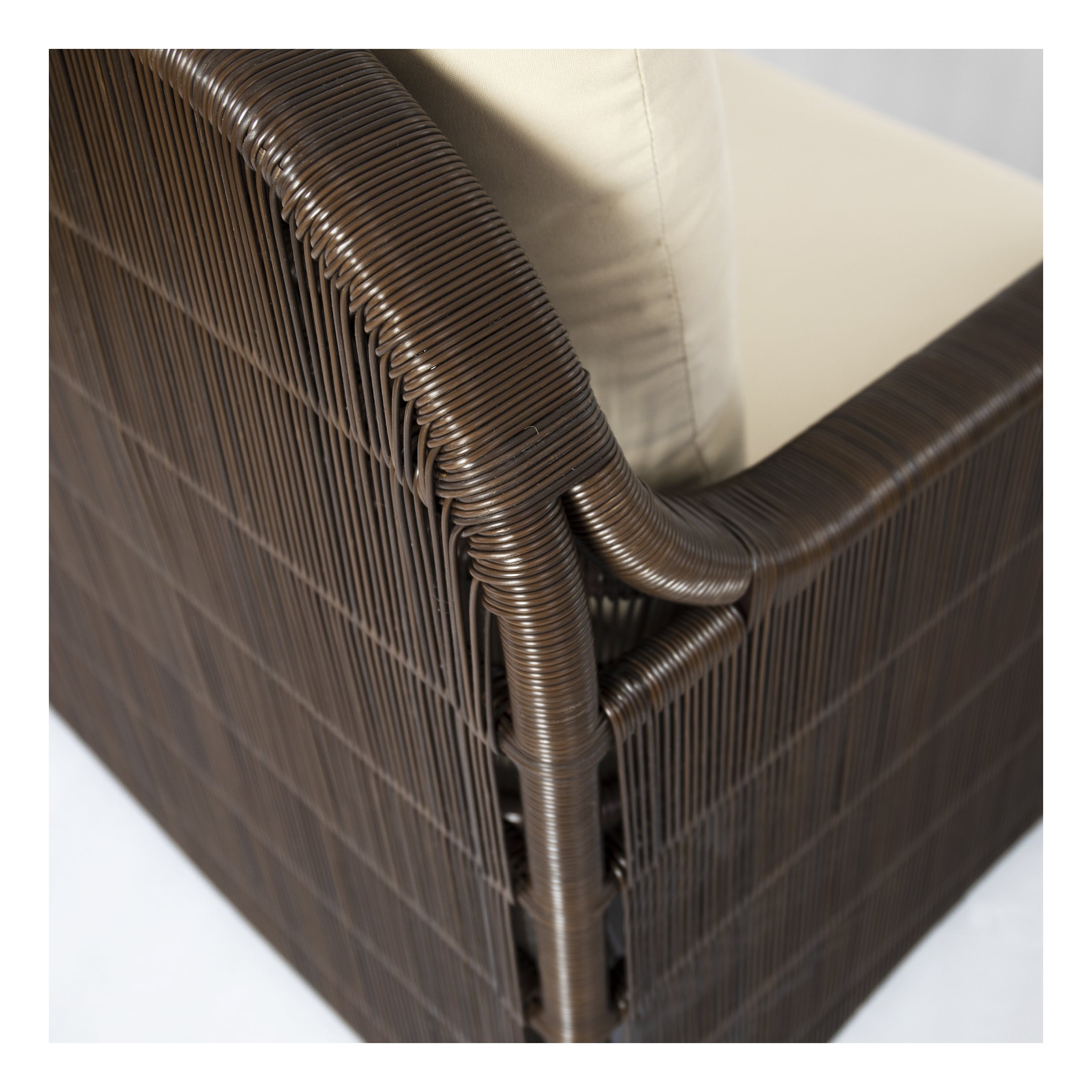 CHESTER LOUNGE CHAIR