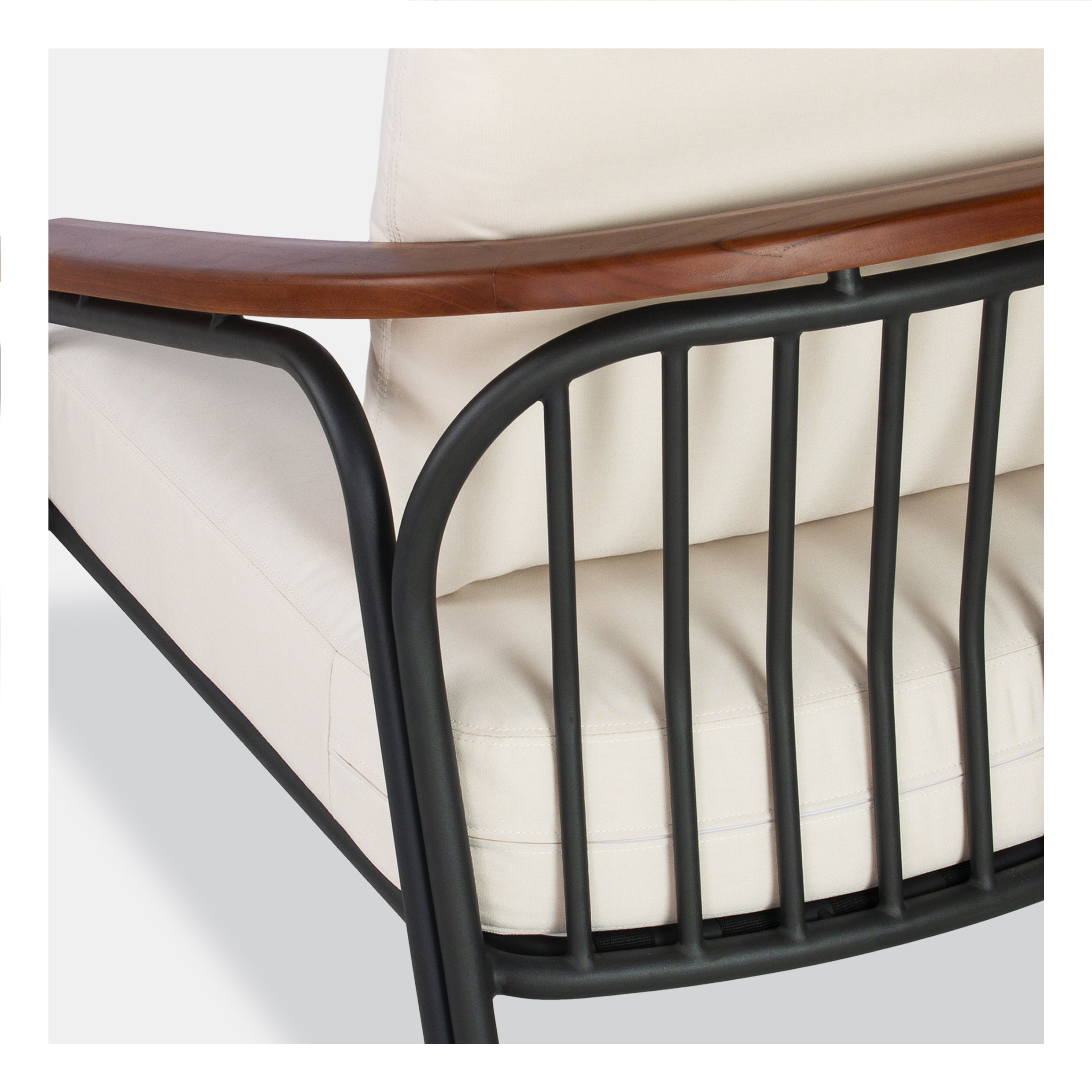 HUSEN LOUNGE CHAIR