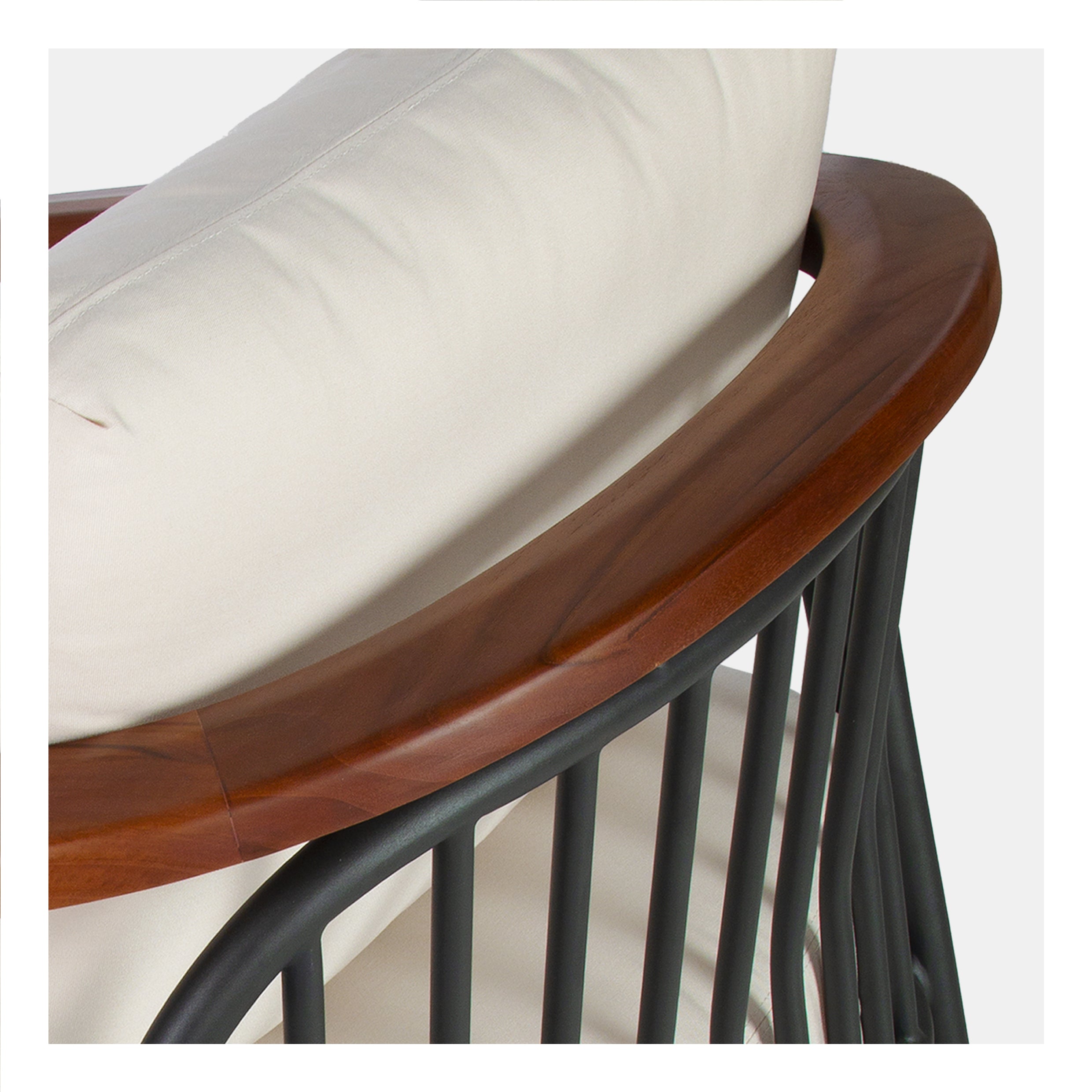 HUSEN LOUNGE CHAIR