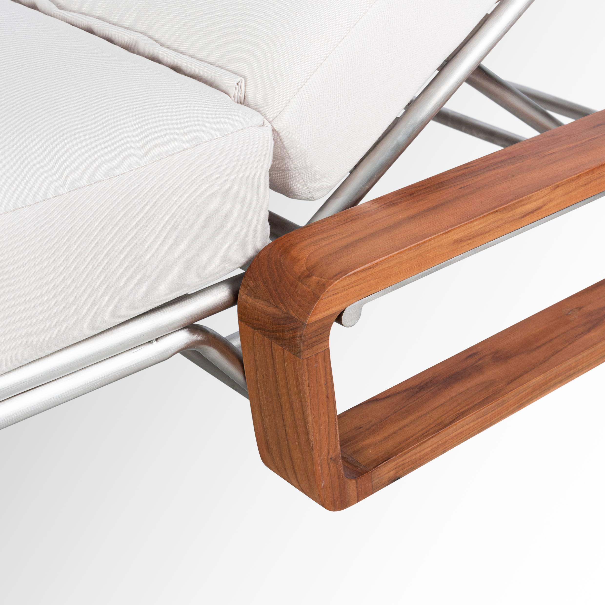 LEVI CHAISE