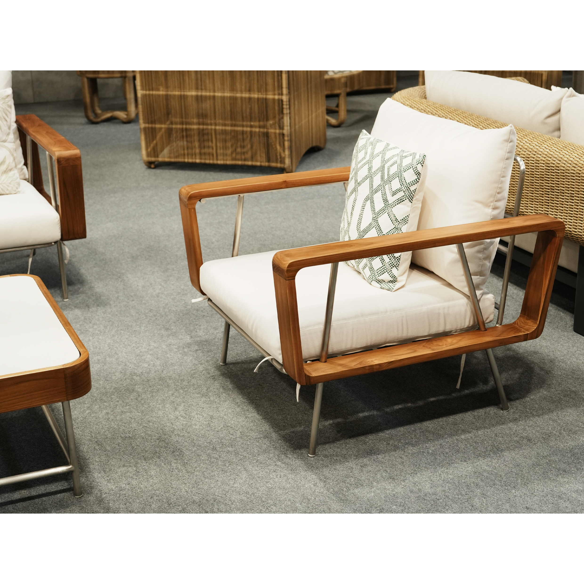LEVI LOUNGE CHAIR