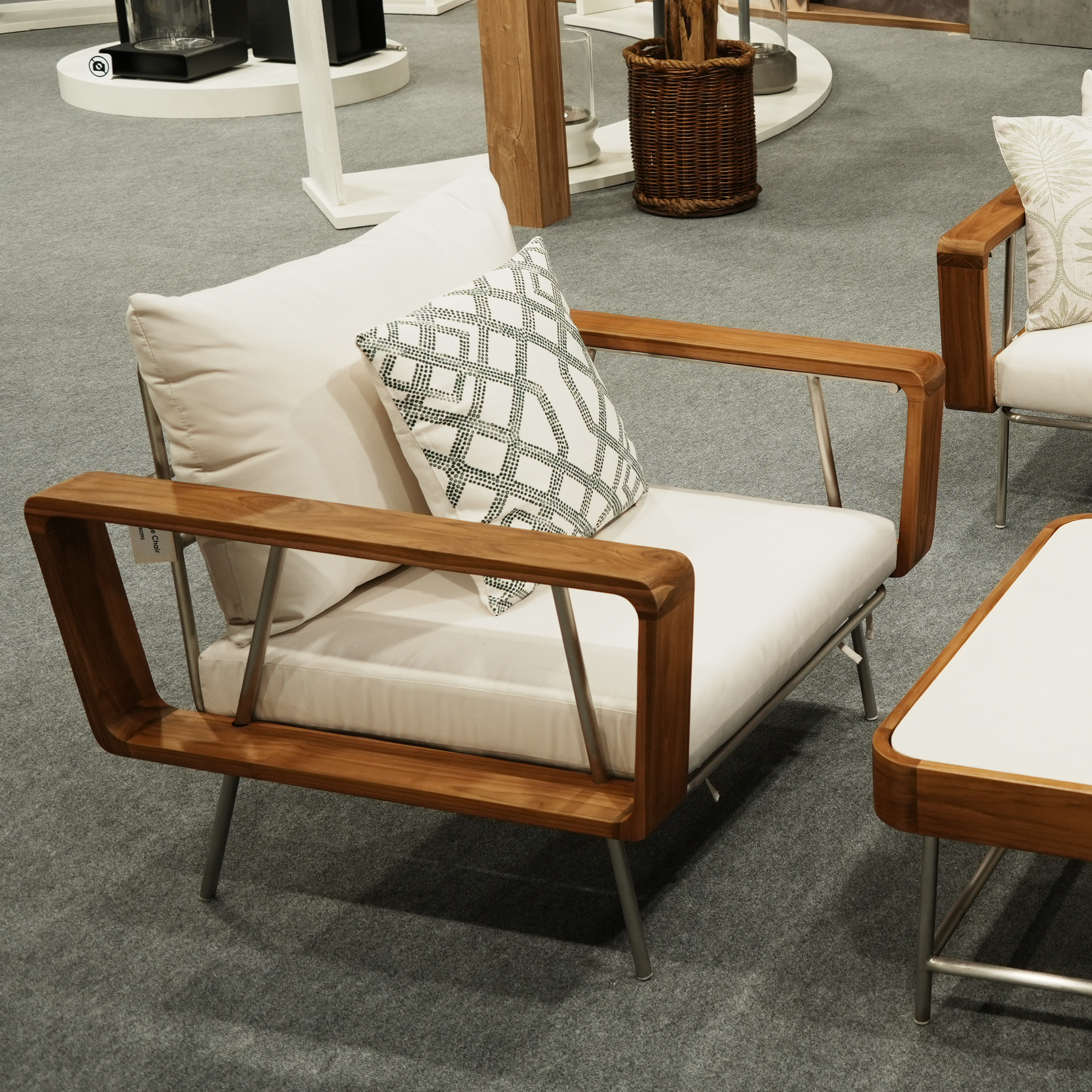 LEVI LOUNGE CHAIR