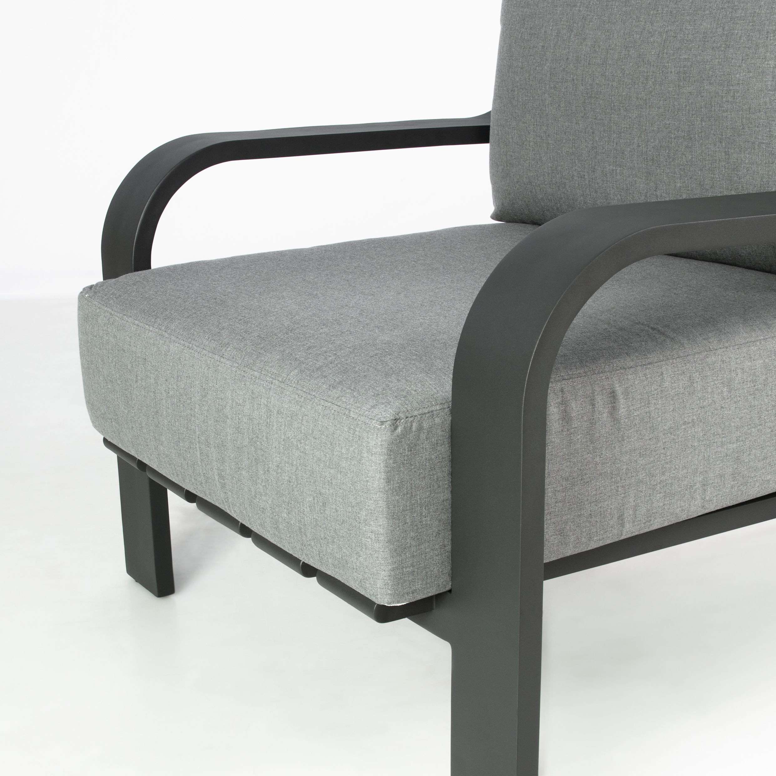 WOLLISH LOUNGE CHAIR