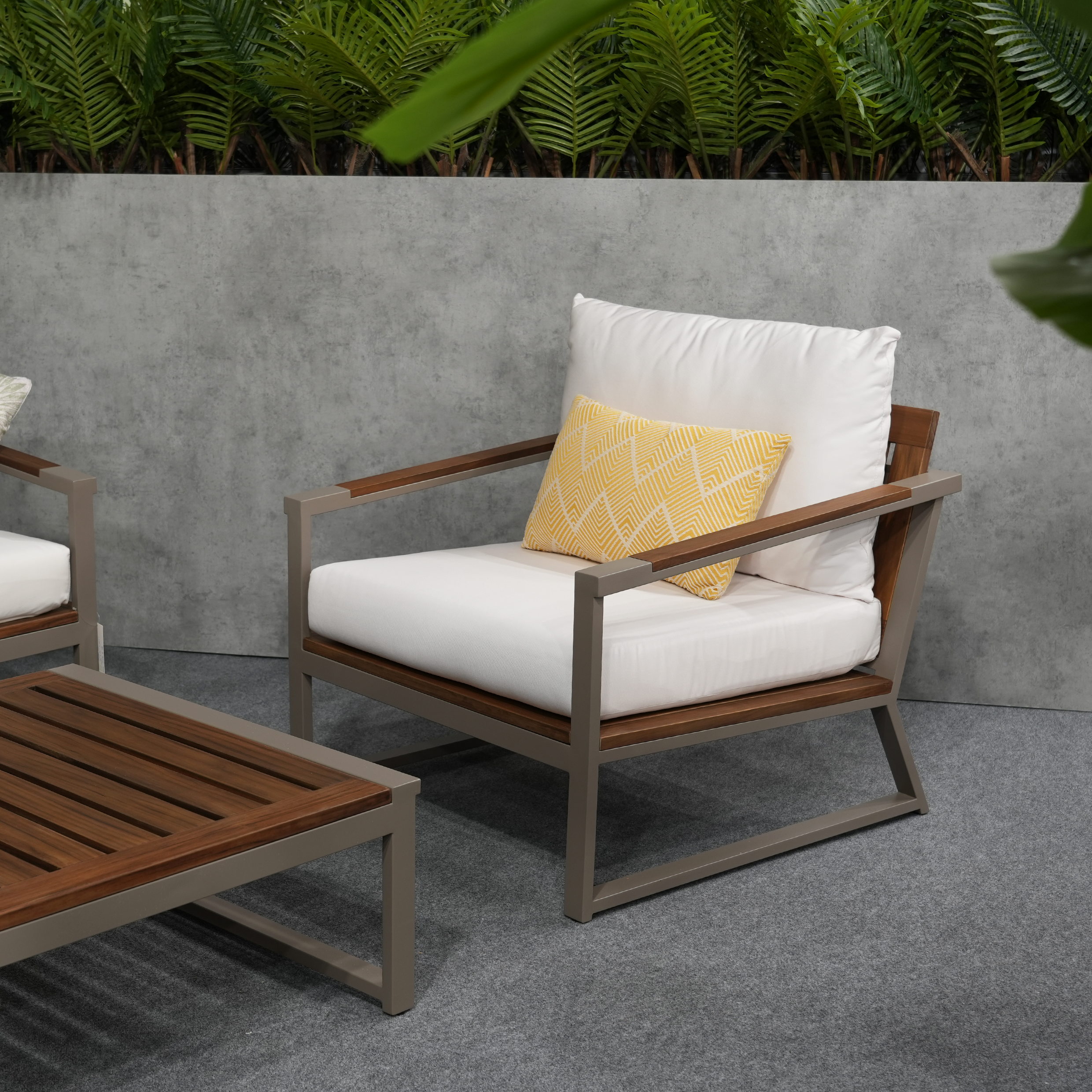NAPAR LOUNGE CHAIR