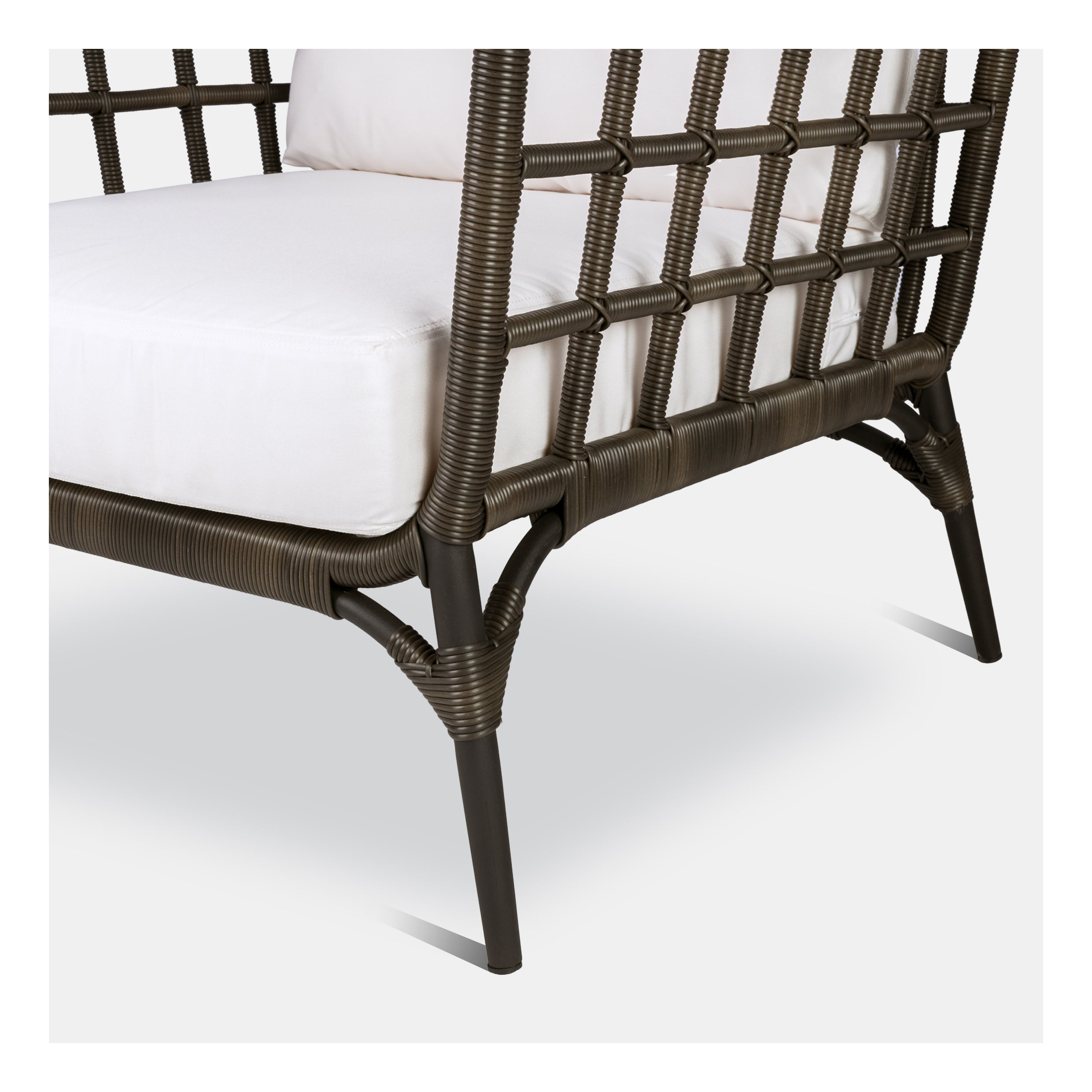 AVIVA HIGH LOUNGE CHAIR