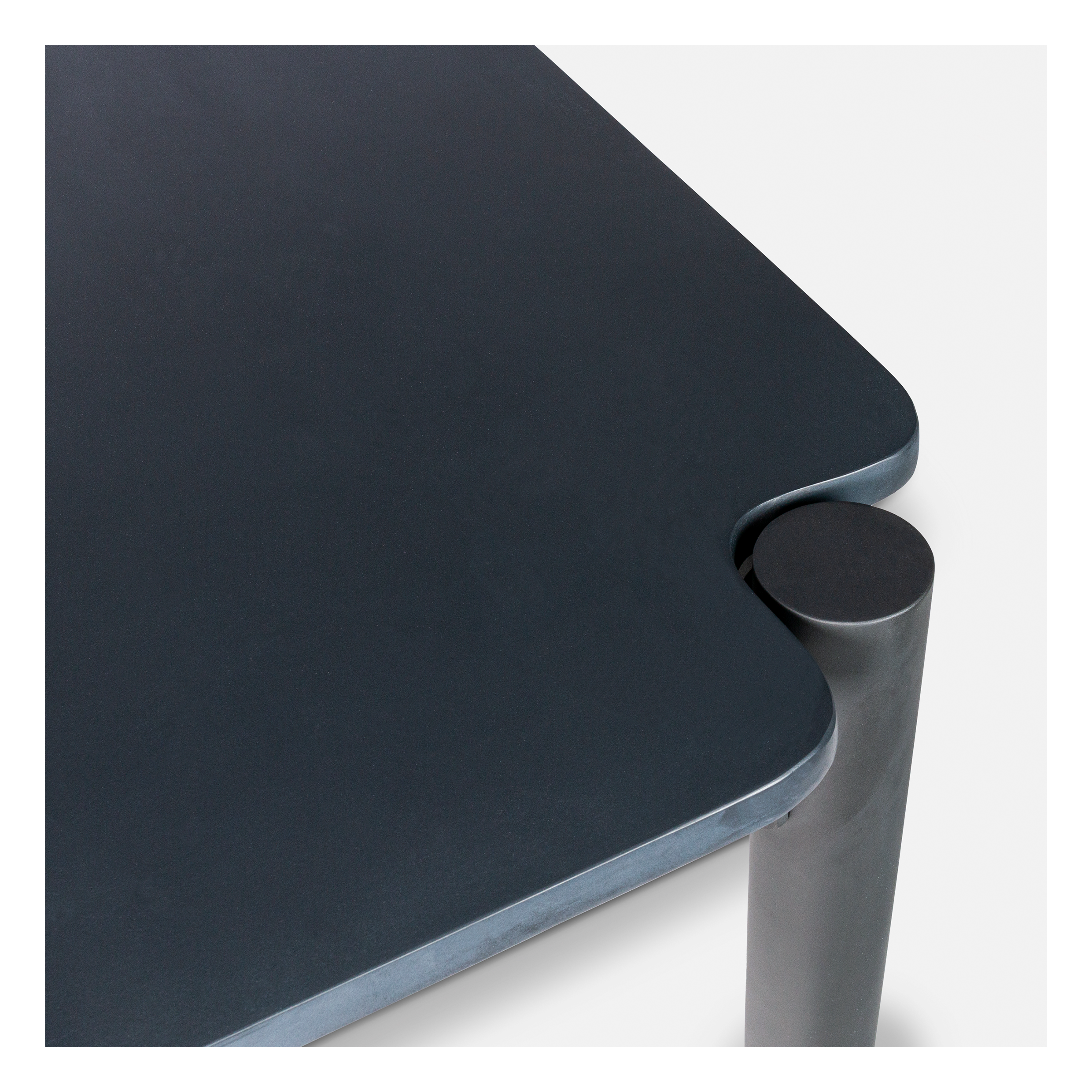 HELM DINING TABLE