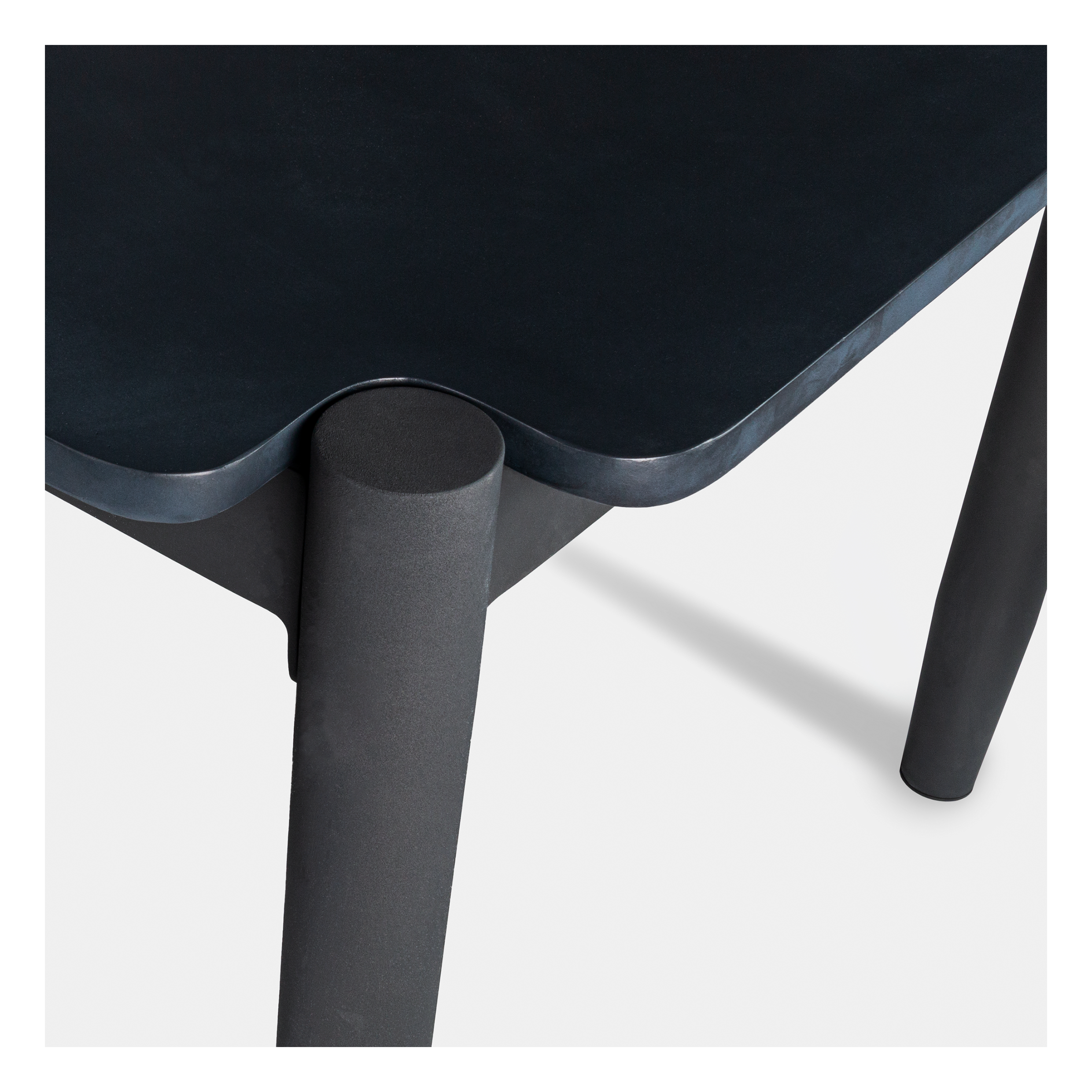 HELM DINING TABLE