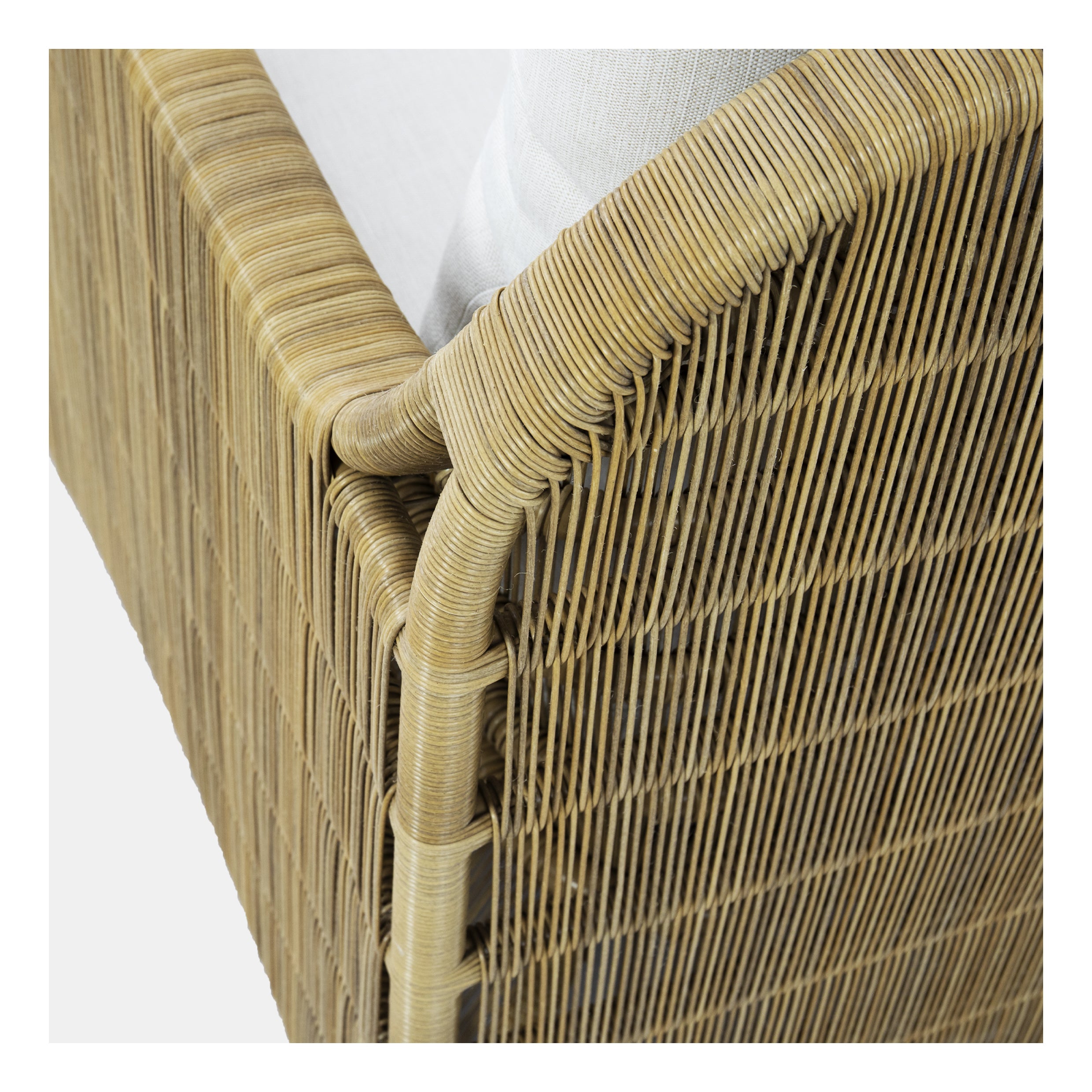 CHESTER LOUNGE CHAIR