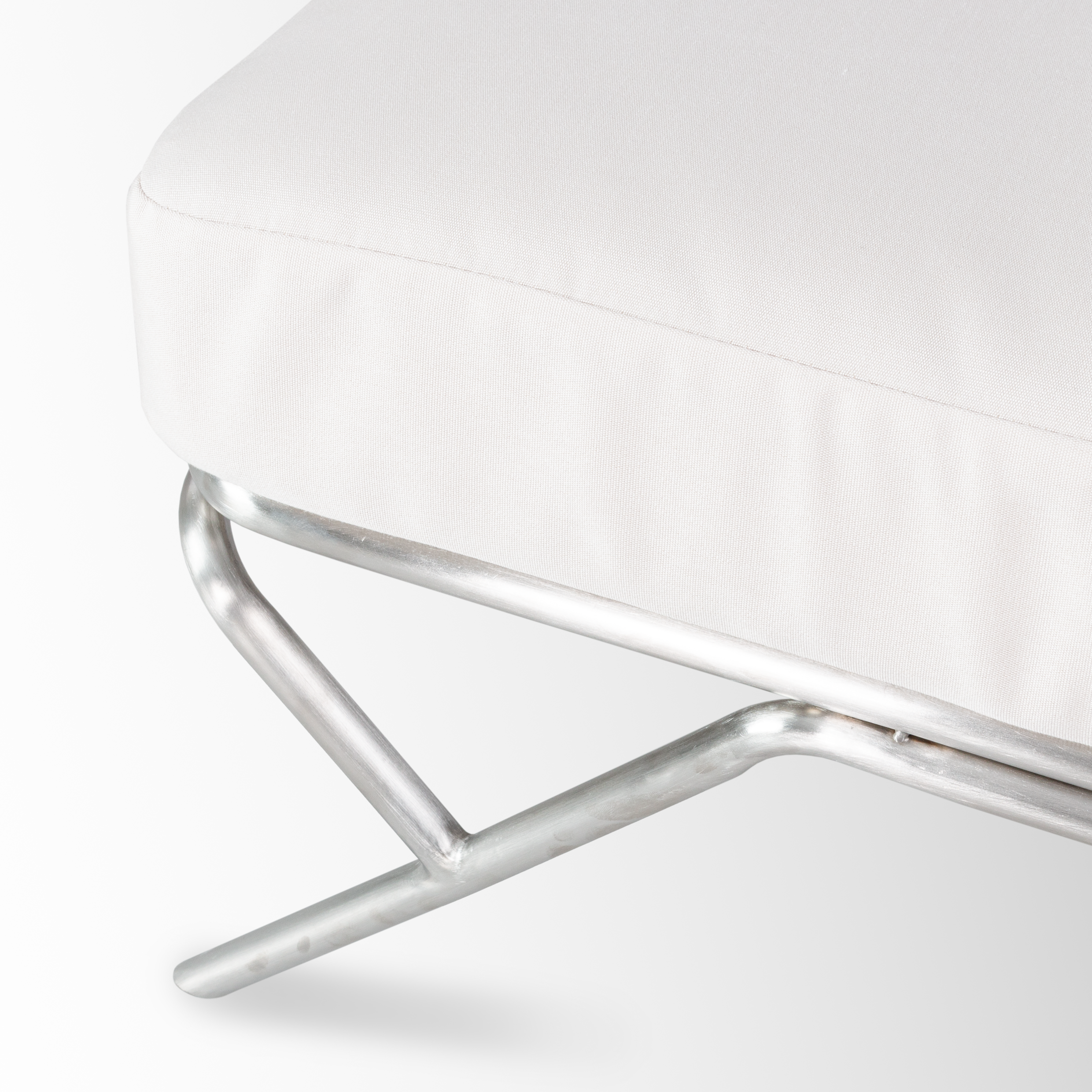 LEVI CHAISE