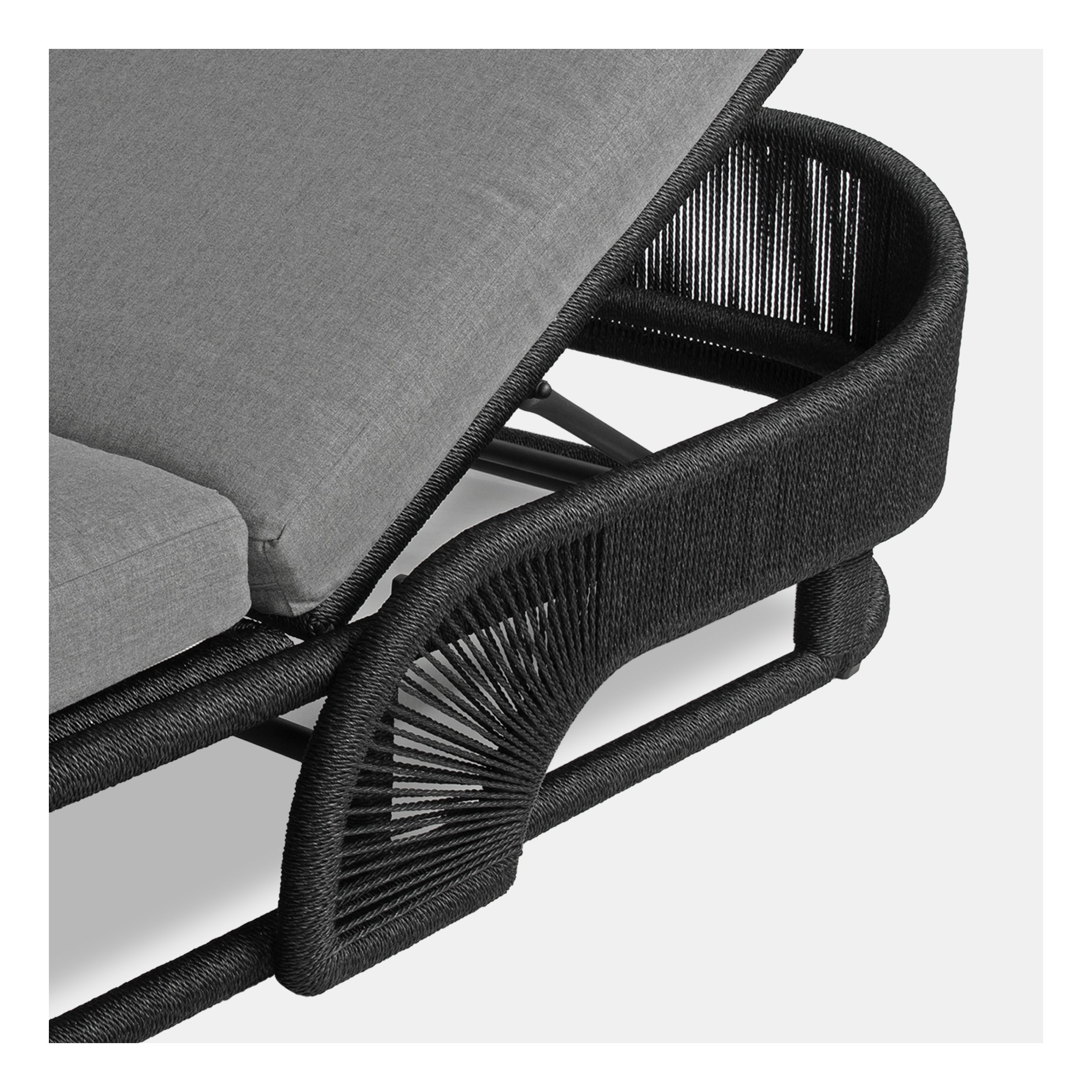 TOLAN CHAISE