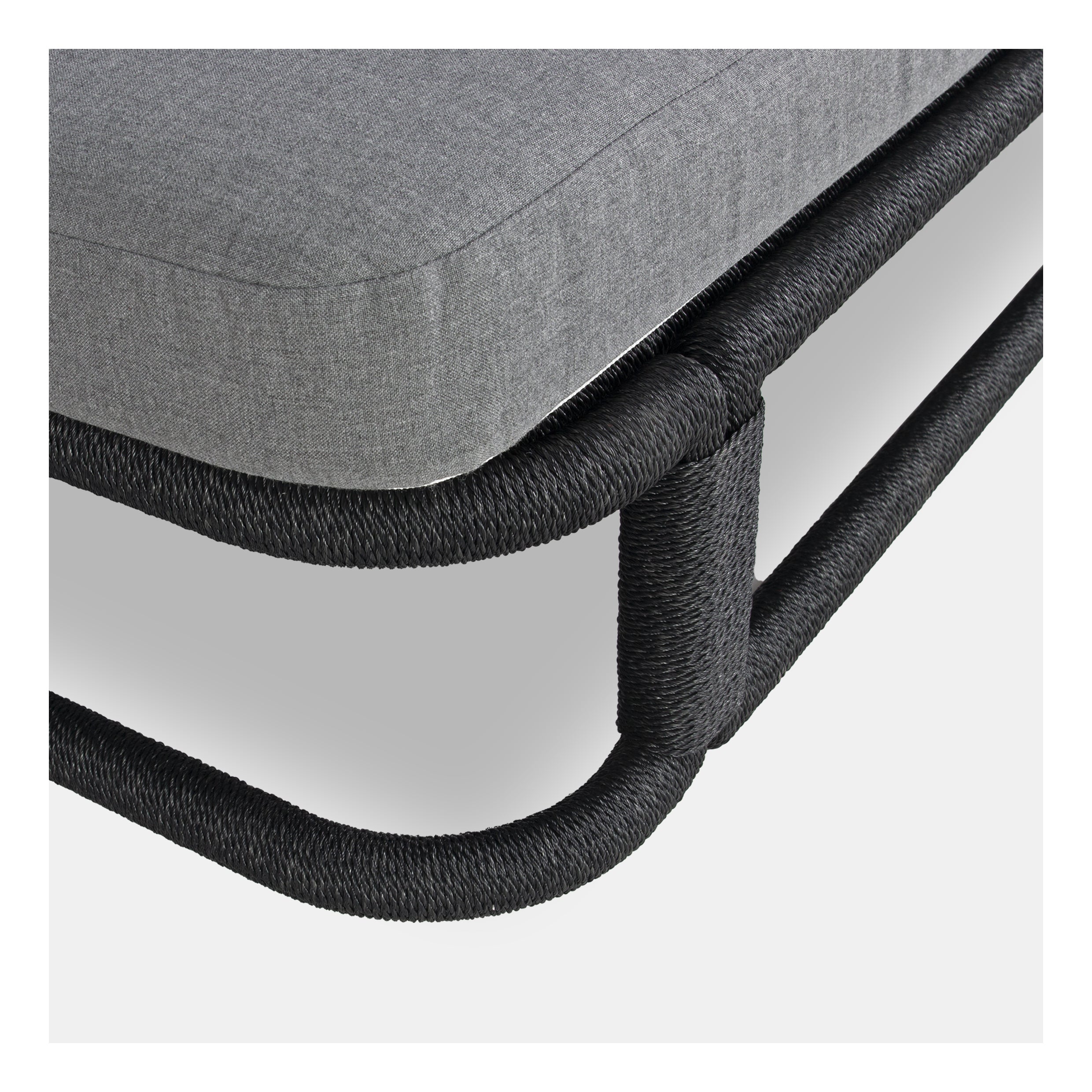 TOLAN CHAISE