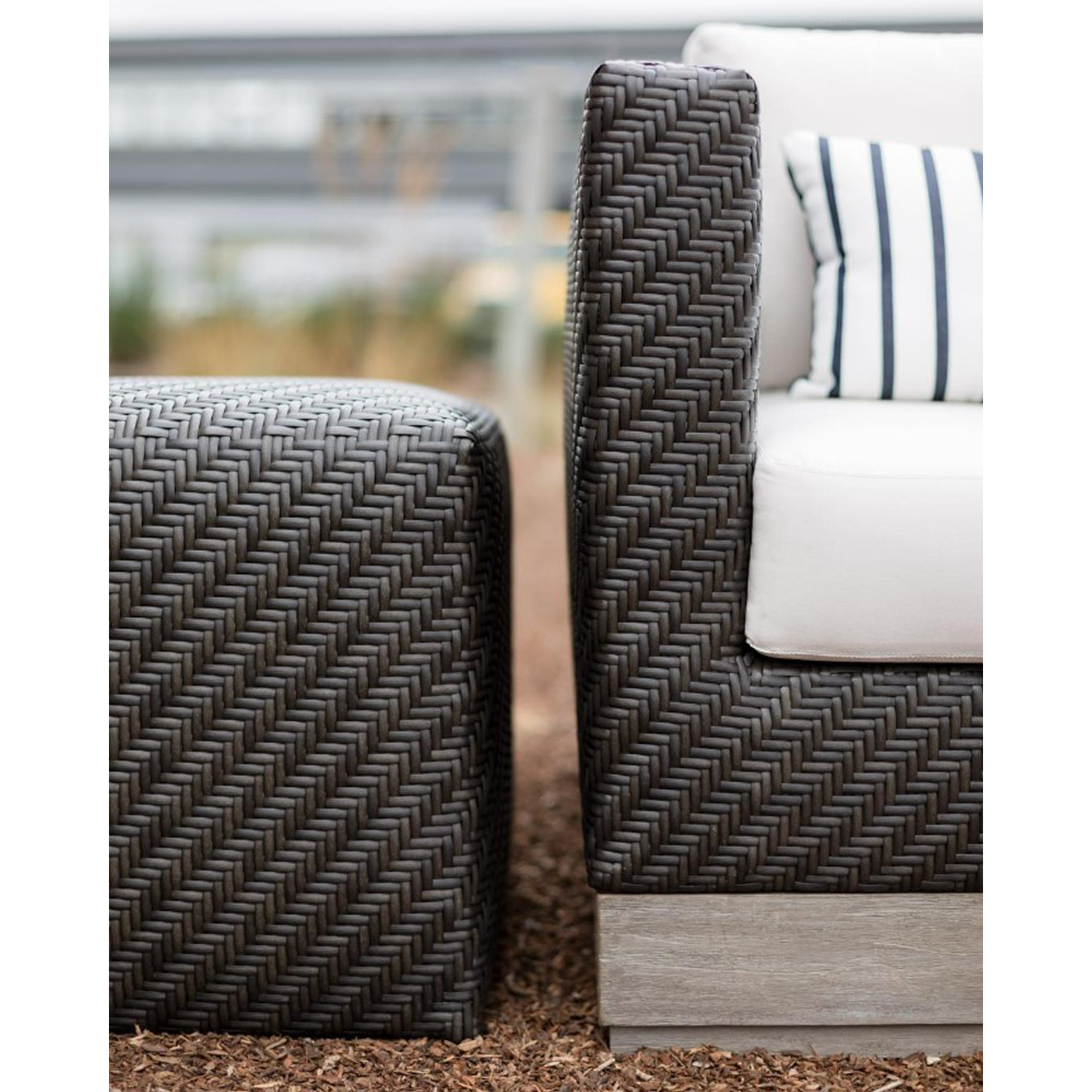 OSIER LOUNGE CHAIR