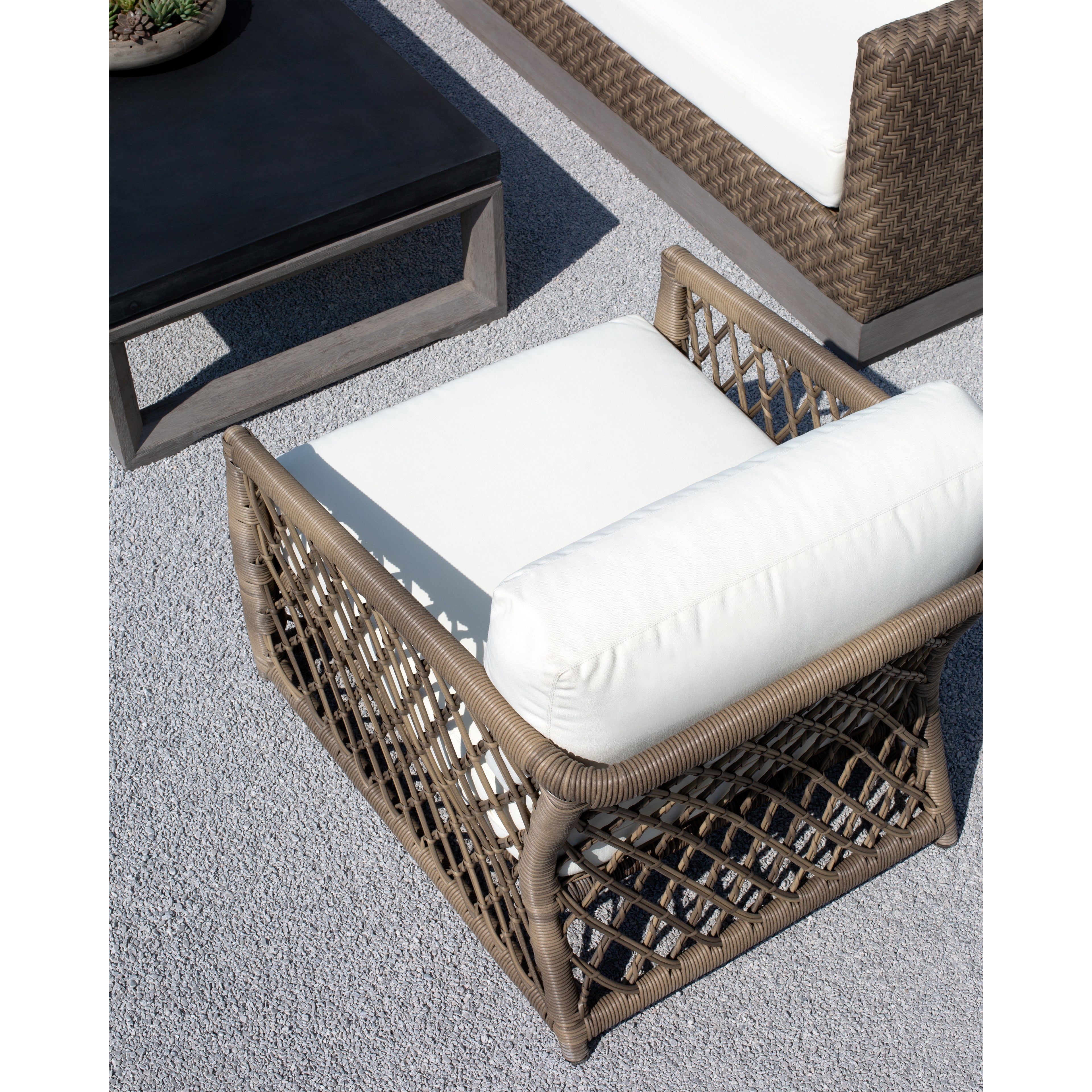 AVERY LOUNGE CHAIR